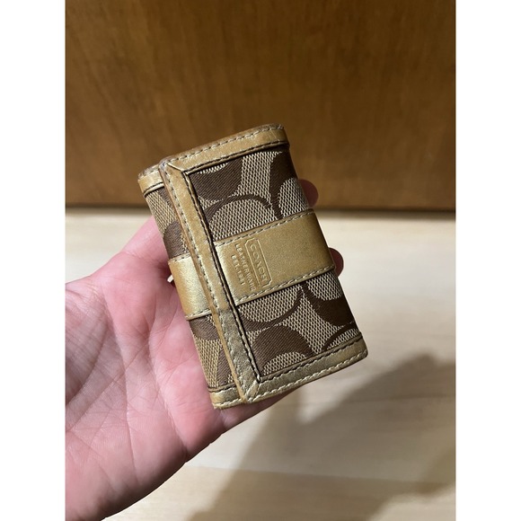 Coach Signature 6 Key Holder Snap Case Wallet Metallic Gold C - Picture 1 of 8